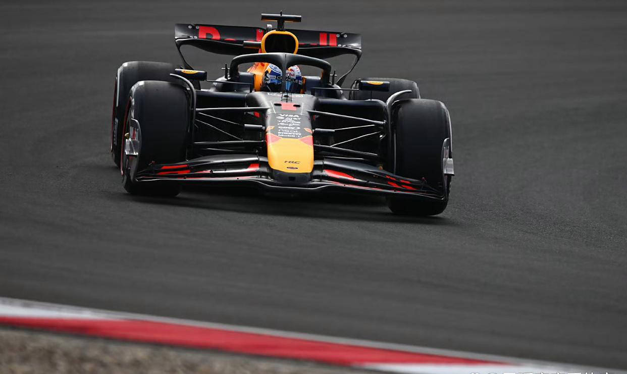 雷诺车队险胜威廉姆斯，皮亚斯特里关键制胜