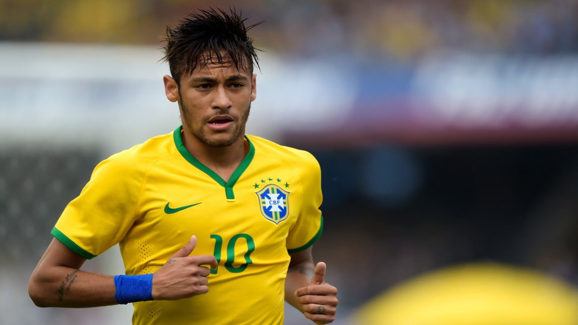 爱游戏体育-绿茵映红蓝，美加墨世界杯的终场三分雨